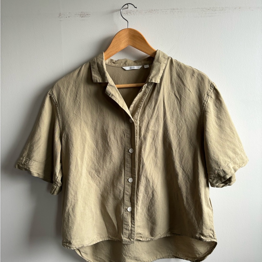 Uniqlo Olive Green Button-Up Shirt
